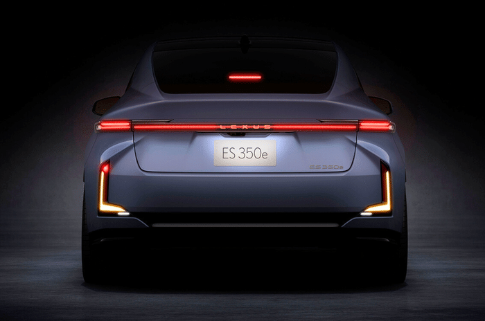 Lexus ES sedan rear